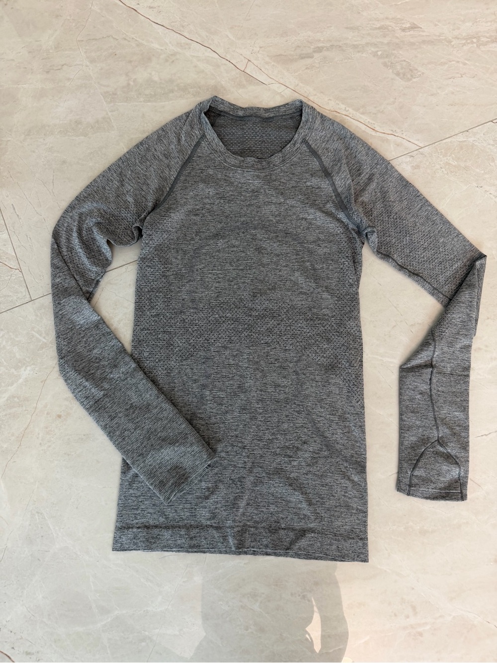 Lululemon 2 Gray Long-Sleeve Performance Top